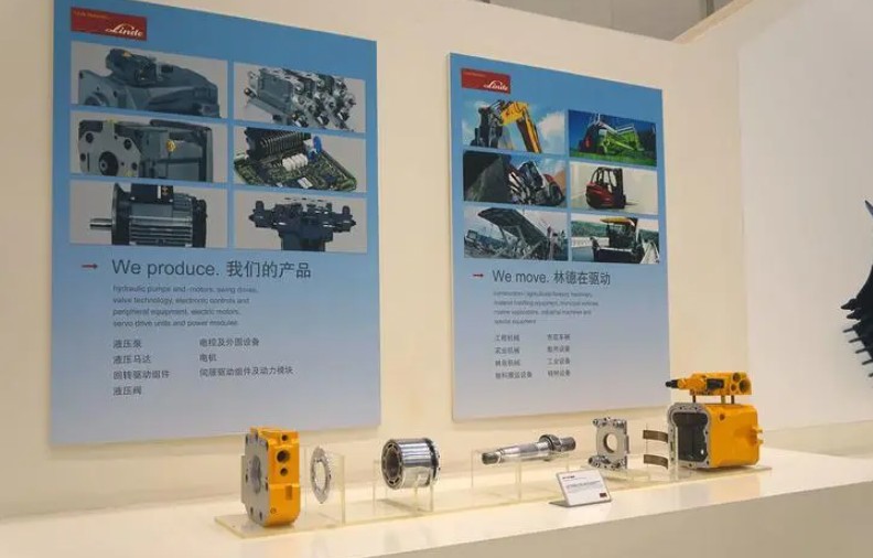 藍冠網址濰柴動力展廳榮獲第十二屆內燃機展展廳設計一等獎